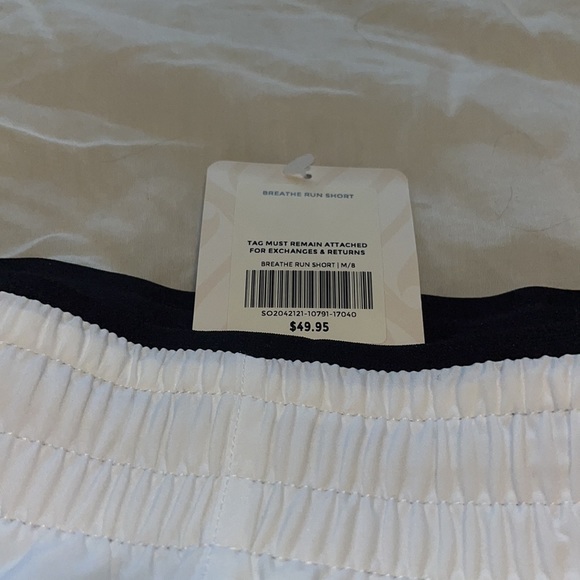 Fabletics Breathe Run Short in white size M NWT! - Picture 2 of 5